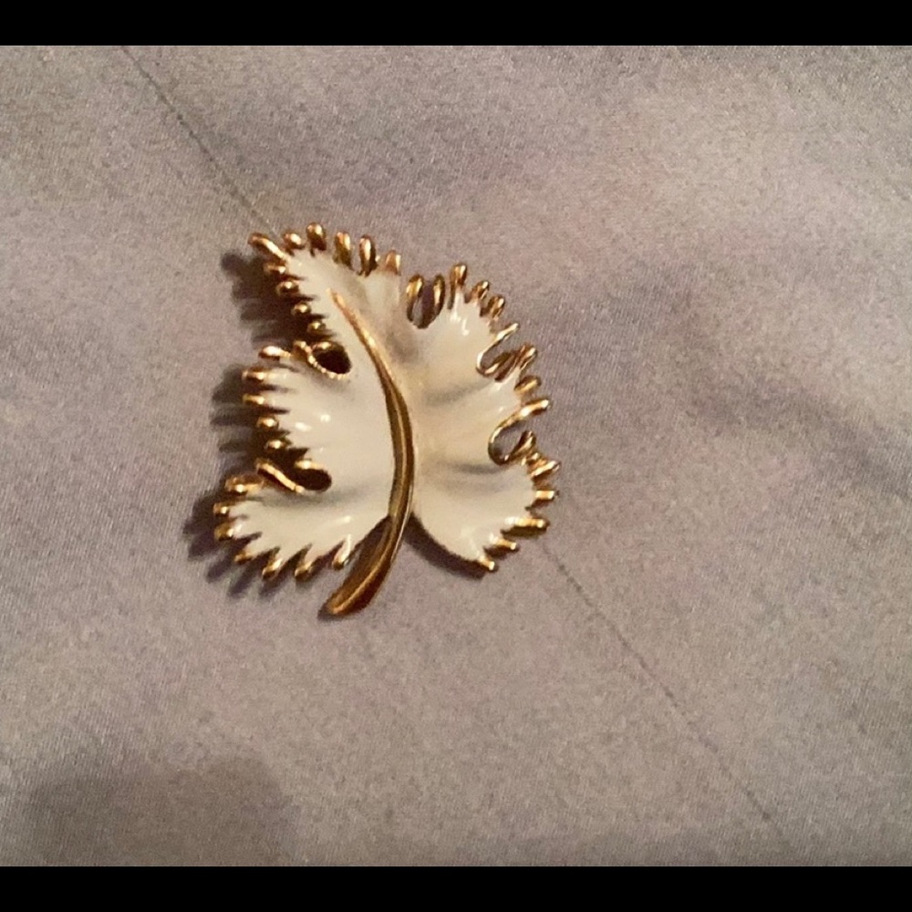 Vintage, Monet leaf Pin